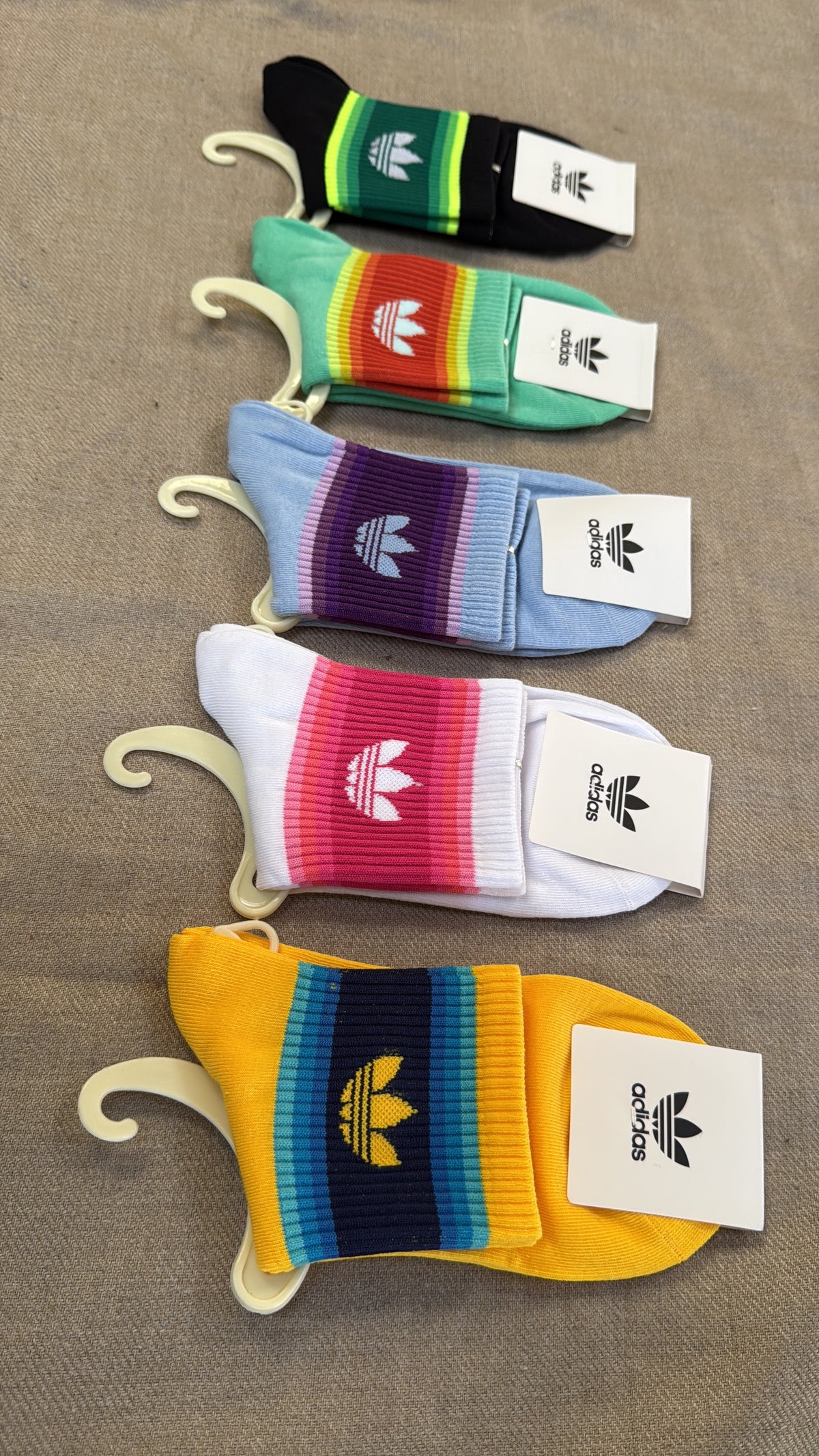 ADIDAS SOCKS UNISEX X 5 PAIRS OF BRAND NEW SOCKS , MULTICOLOUR