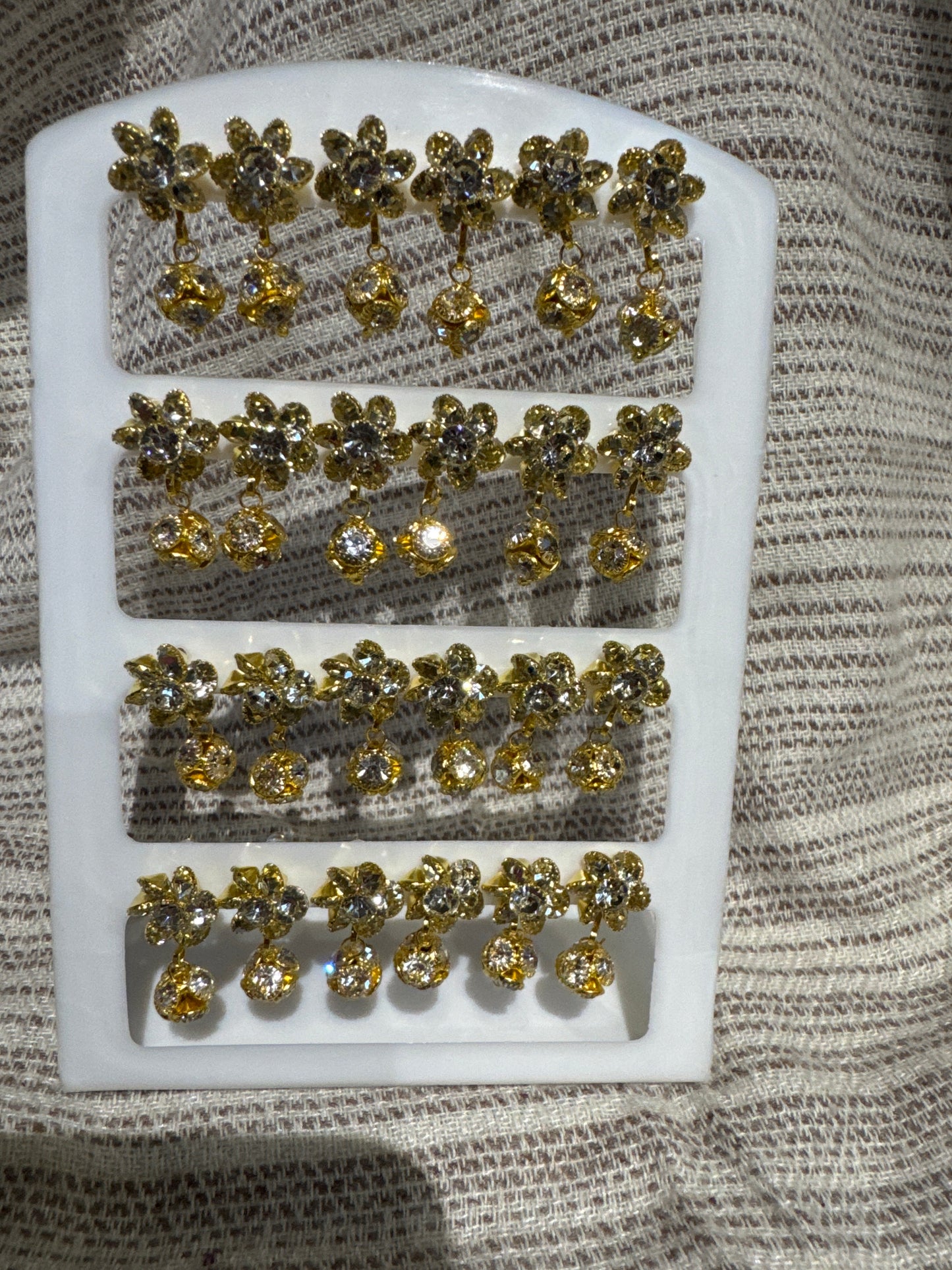 A set 12 pairs Different style earrings