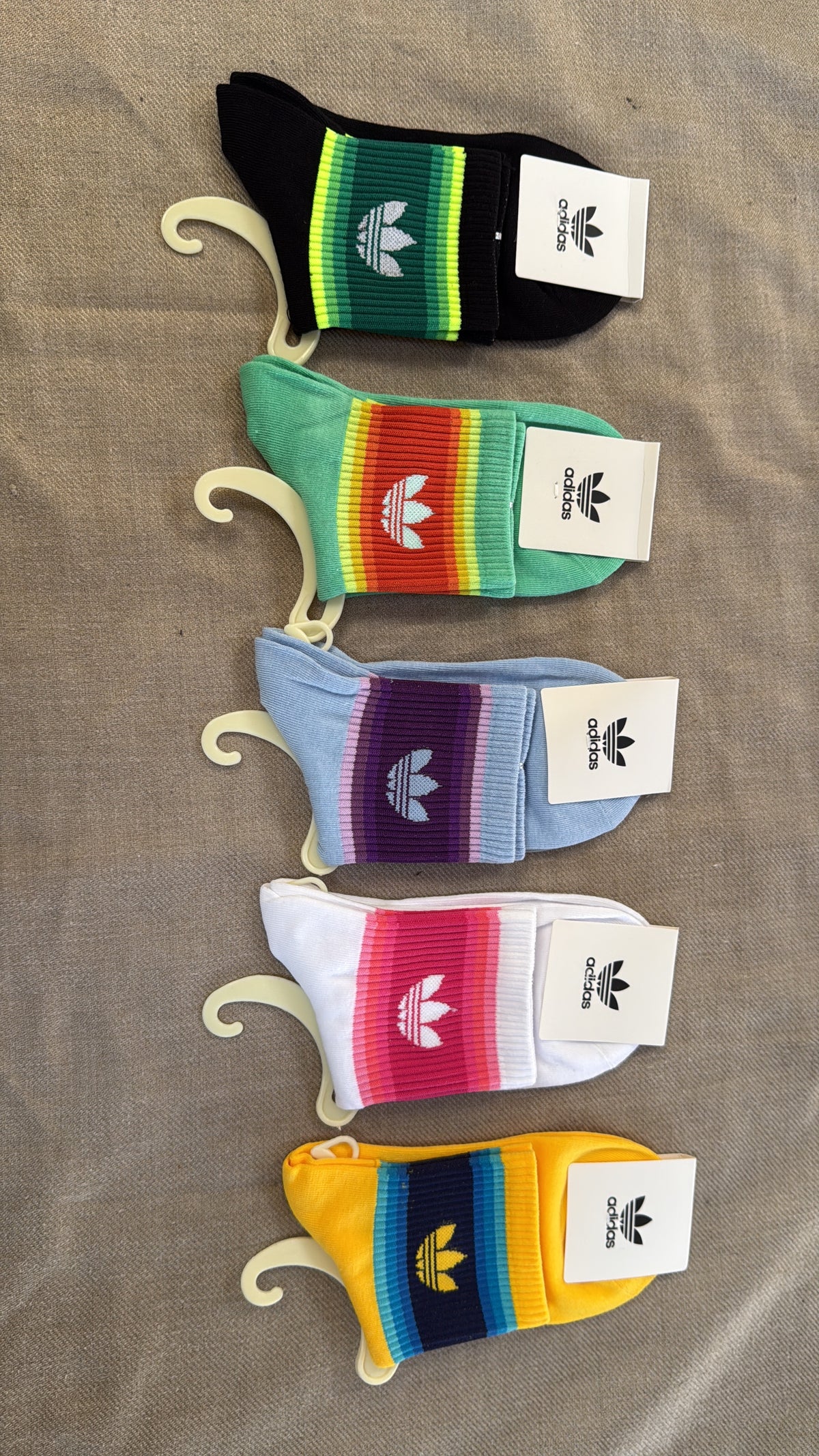 ADIDAS SOCKS UNISEX X 5 PAIRS OF BRAND NEW SOCKS , MULTICOLOUR