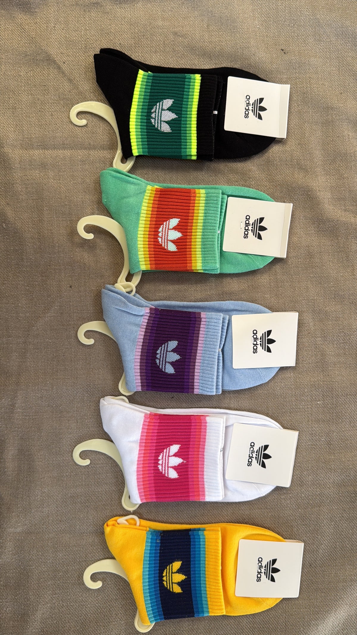ADIDAS SOCKS UNISEX X 5 PAIRS OF BRAND NEW SOCKS , MULTICOLOUR