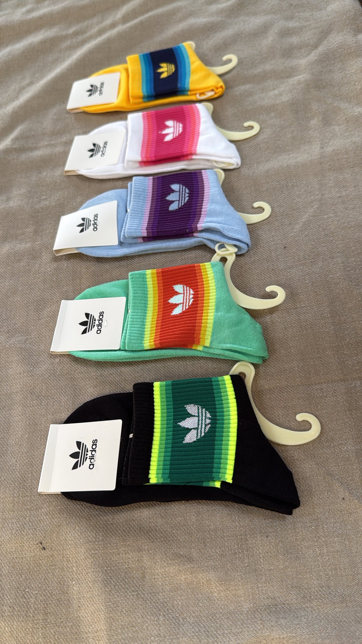 ADIDAS SOCKS UNISEX X 5 PAIRS OF BRAND NEW SOCKS , MULTICOLOUR